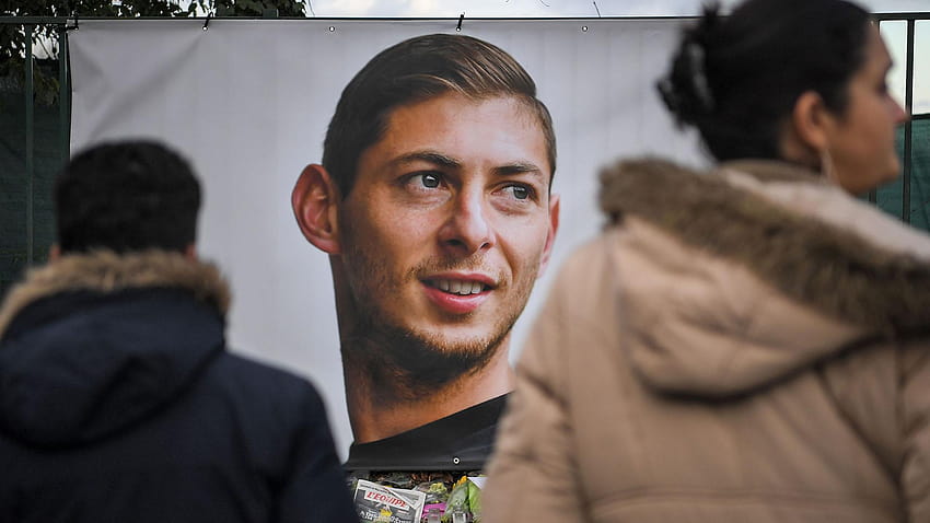 Emiliano Sala: Grief grips family & friends over missing plane HD wallpaper