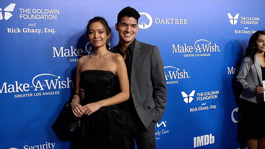 Alex Wassabi dan Tia Hemphill 2019 Berharap Gala Merah Wallpaper HD