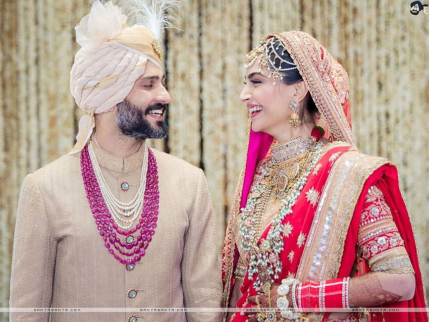 Newly married celebrity couple, Anand Ahuja and Sonam Kapoor HD wallpaper