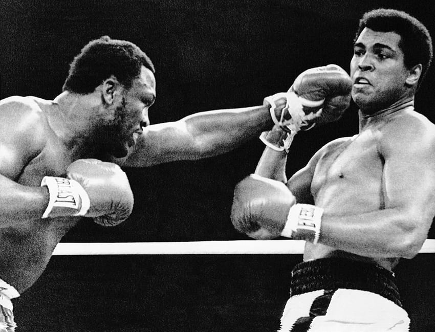Joe Frazier Throwing Punch at Muhammad Ali HD wallpaper