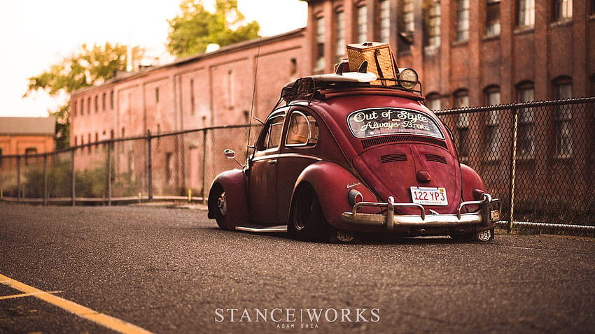 Brent Favreau の 1961 Red over Red Ragtop Volkswagen Beetle、woswos 高画質の壁紙