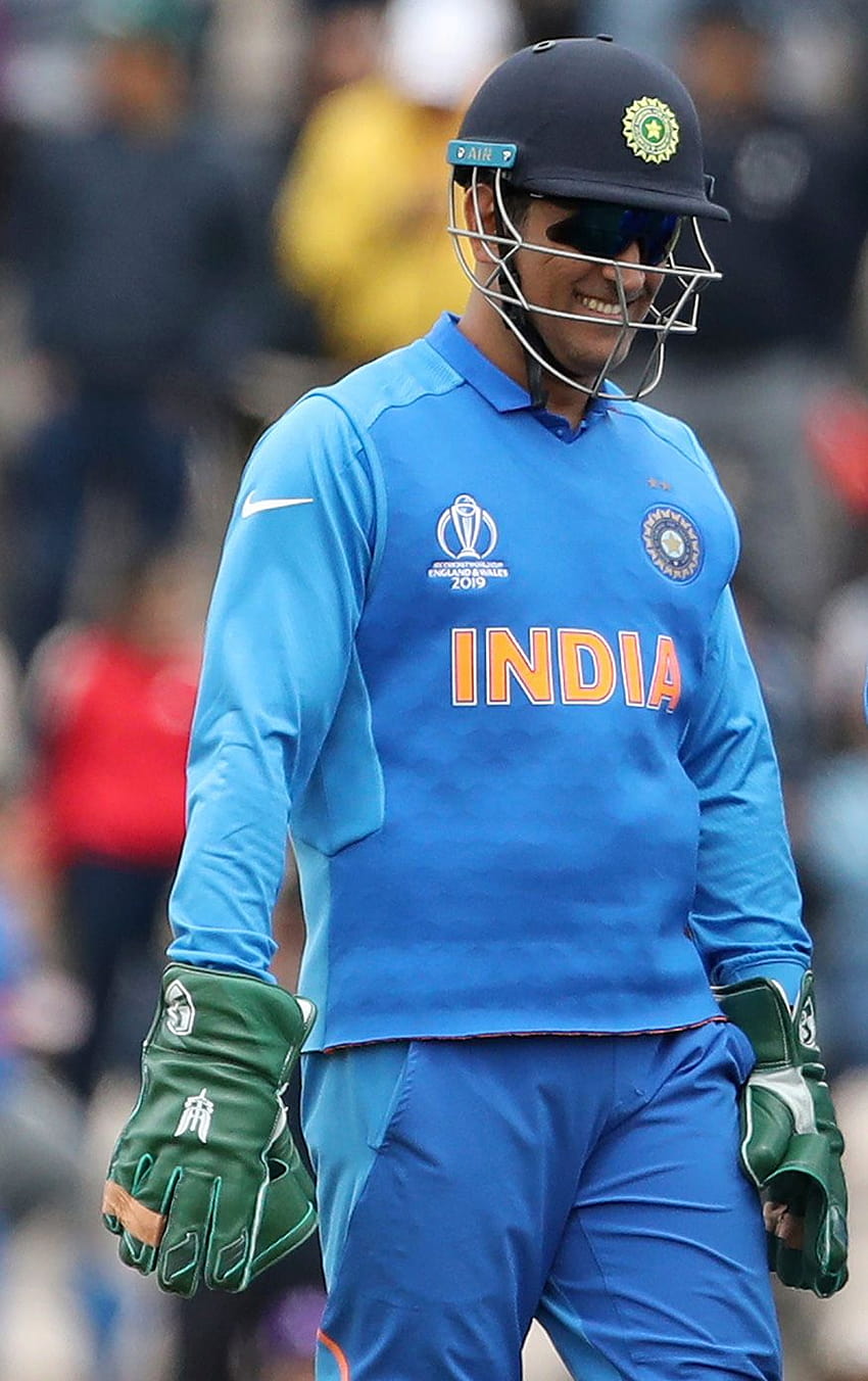 Ms Dhoni Smiles After The Dismissal Of A South African HD phone wallpaper