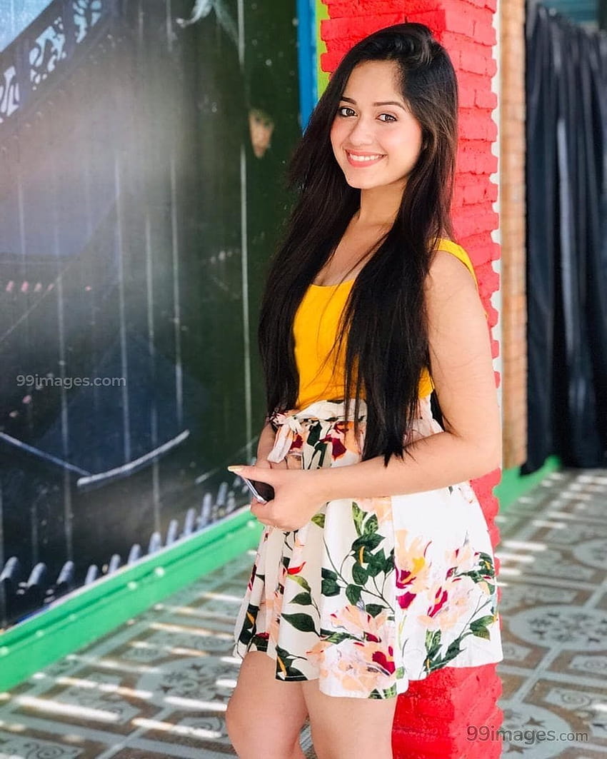 Download Youthful Jannat Zubair Wallpaper | Wallpapers.com