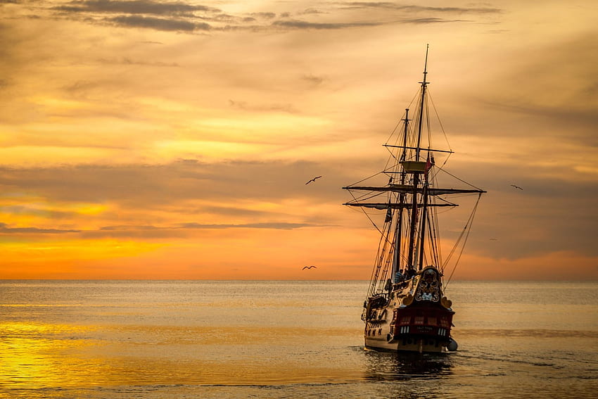 日没時の海の茶色の帆船 · ストック、海の夕日の 高画質の壁紙