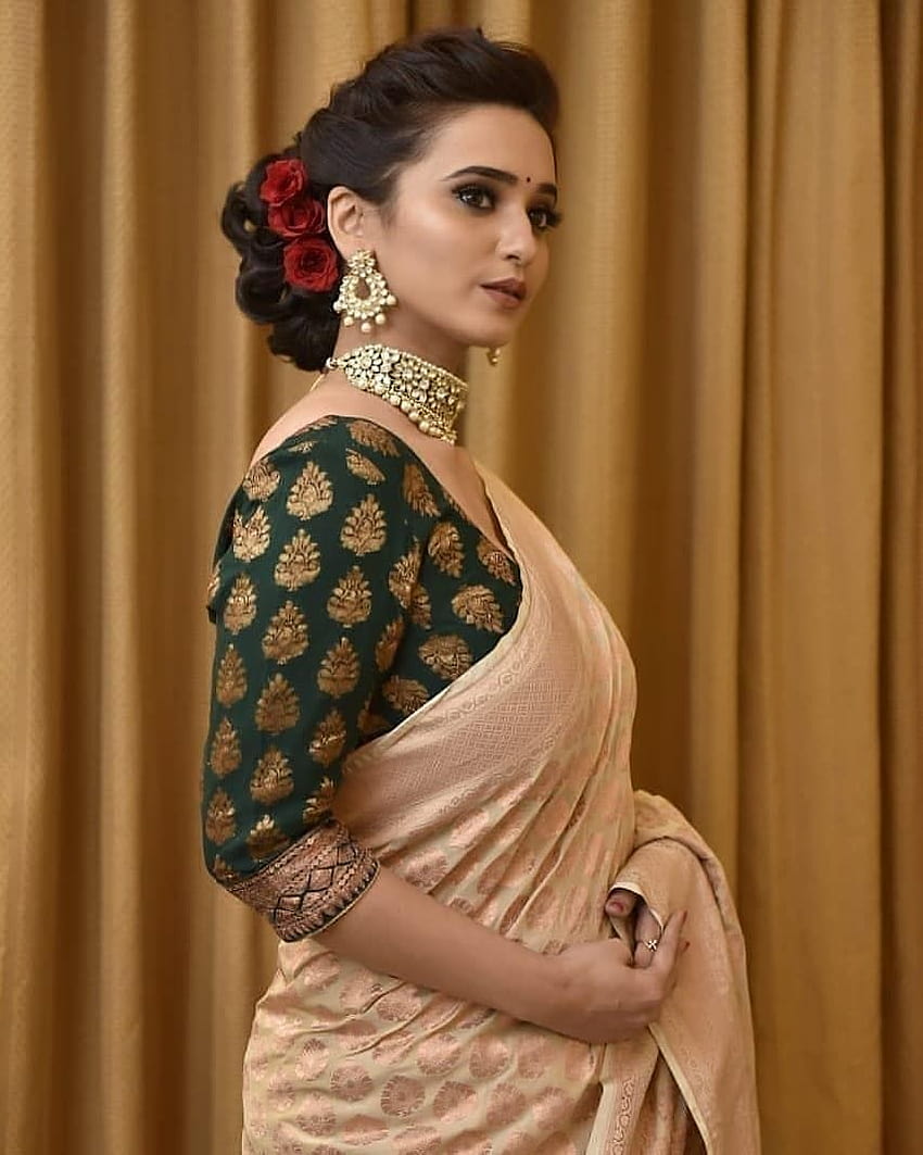 Shivani Surve untuk dilihat dalam film romantis baru 'Triple Seat wallpaper ponsel HD