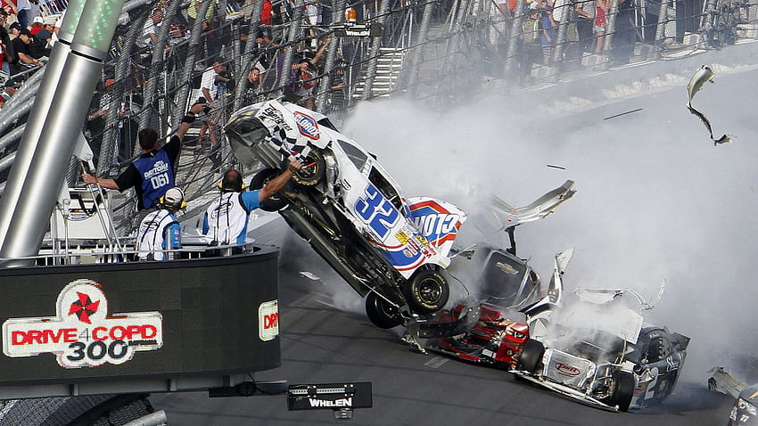 Kyle Larson masih mengabaikan kecelakaan menakutkan di Daytona, kecelakaan nascar Wallpaper HD