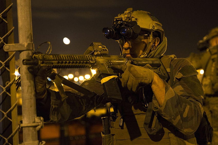 US Marine Raiders & MARSOC przeprowadza symulowaną noc w tle marsoc marines Tapeta HD