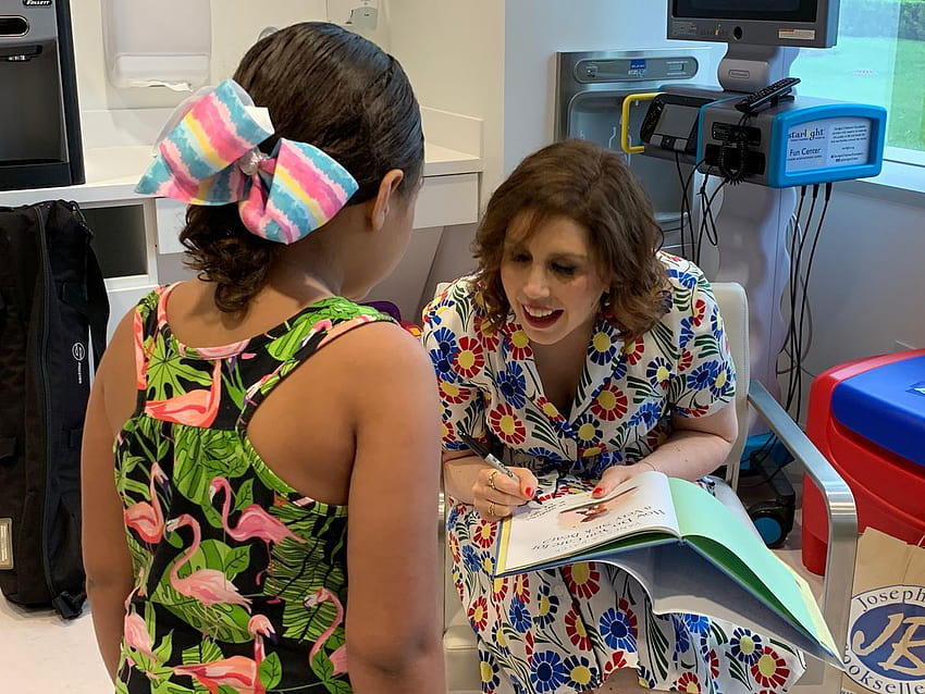 Former SNL star Vanessa Bayer who battled cancer as teen brought smiles and lots of laughter to Cleveland Clinic Children's Hospital HD wallpaper