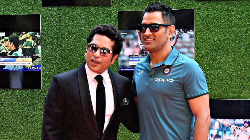 Who is the greatest matchwinner of all: Dhoni and Sachin fans clash after master blaster slams MSD's slow batting HD wallpaper