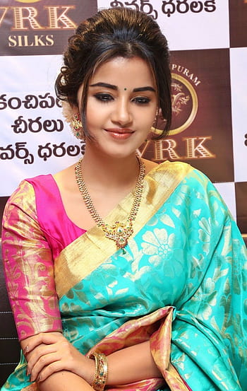 actress Anupama Parameswaran saree look photos