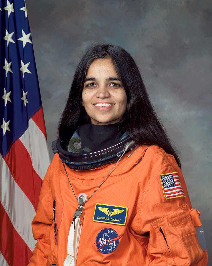 Fichier: Kalpana Chawla, portrait de la NASA en costume orange.jpg Fond d'écran de téléphone HD