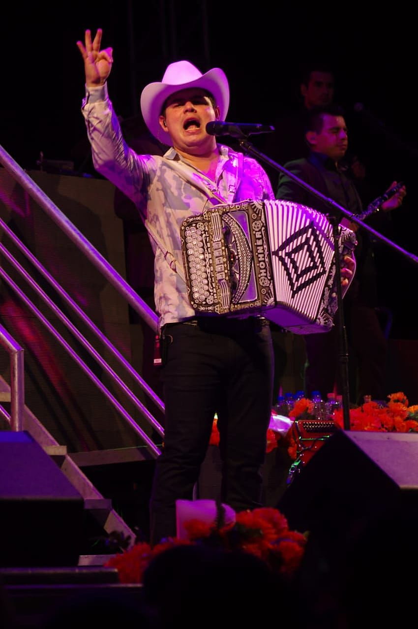 PINODEBATE.COM: Presentazione in concerto ad Alfredo Olivas a Puerto Escondido, Oaxaca Sfondo del telefono HD