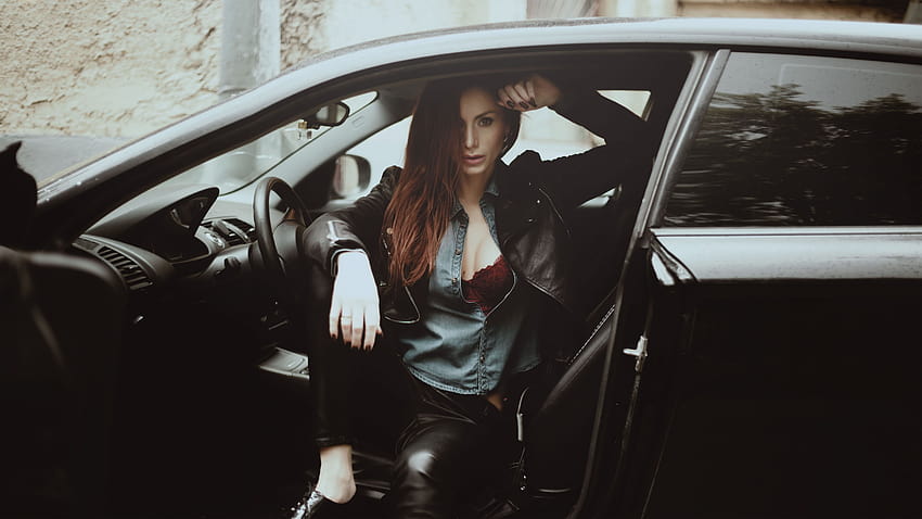 mujer, llevando, negro, chaqueta de cuero, en coche, mujer, lujo fondo de pantalla