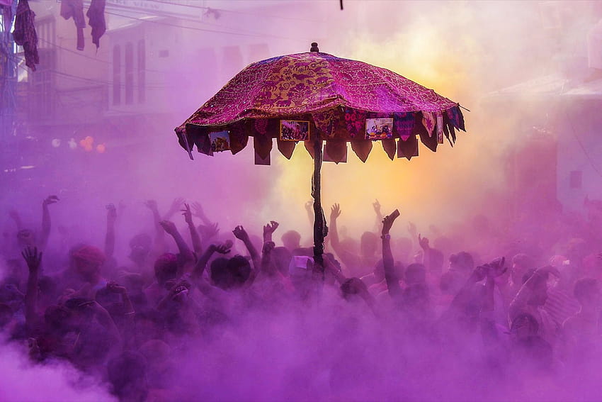 : festival holi, penuh warna, gembira, kebahagiaan, India, menari, lengan ke atas 1600x1068, holi India Wallpaper HD