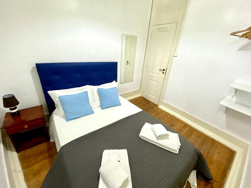 Chiado Central Cute Little double room 3 in center of Lisbon, Bed & Breakfast Lisboa Fond d'écran HD