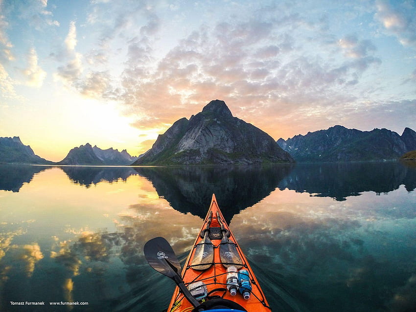 Kayak, canoes at sunset HD wallpaper
