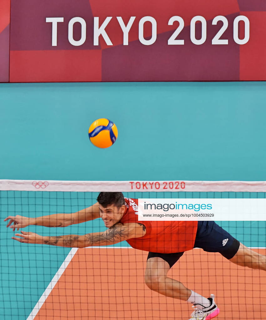 USA s Matthew Anderson bumps the ball in the preliminary round during the Tokyo Olympics Men s Volleybal, matt anderson HD phone wallpaper