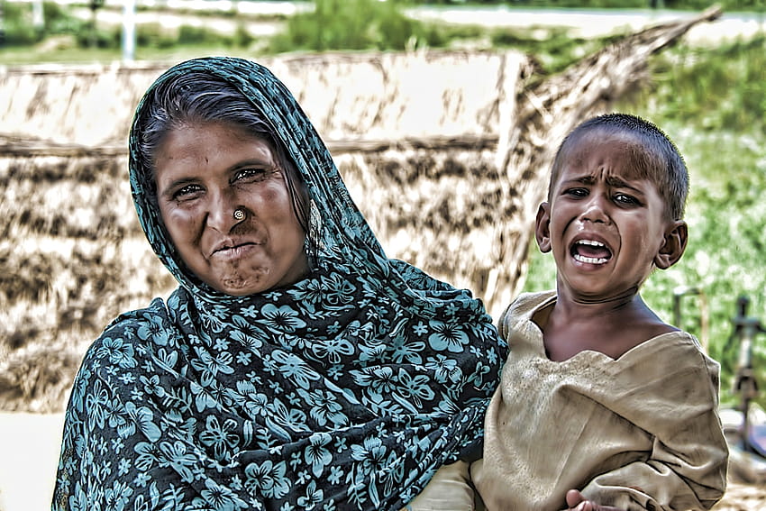 : keluarga, anak laki-laki, India, anak, nenek, tanah pertanian, takut, menangis, India utara, pemrosesan gula 1779x1186 Wallpaper HD