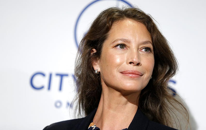 In jogging and without makeup, Christy Turlington, a natural supermodel for her 53 years HD wallpaper