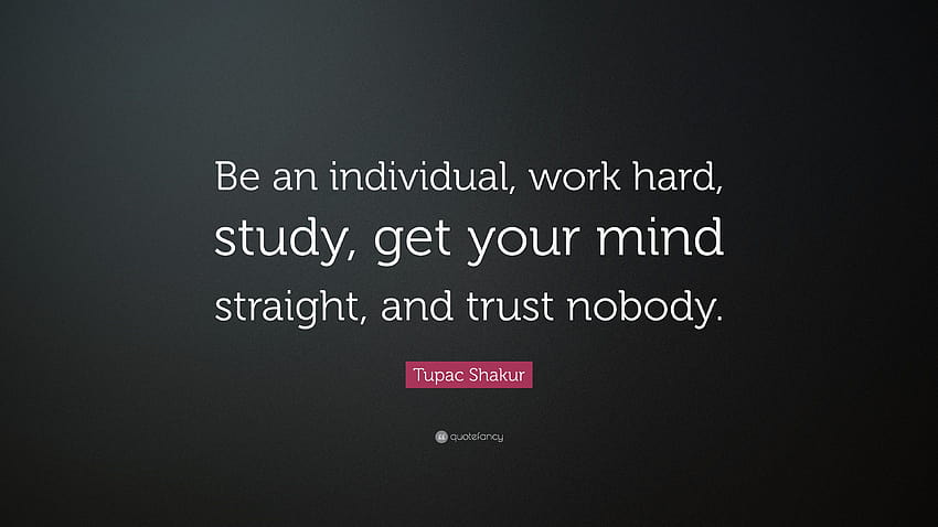 Zitat von Tupac Shakur: „Seien Sie ein Individuum, arbeiten Sie hart, lernen Sie, bringen Sie Ihren Geist klar und vertrauen Sie niemandem.“ HD-Hintergrundbild