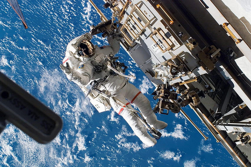 Как да гледате космическата разходка на астронавтите на НАСА HD тапет