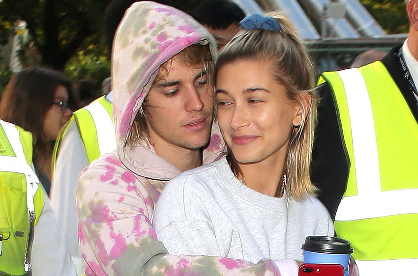 Justin & Hailey Bieber Kick Off 2020 With a Sweet Kiss: See Their, justin and hailey bieber HD wallpaper