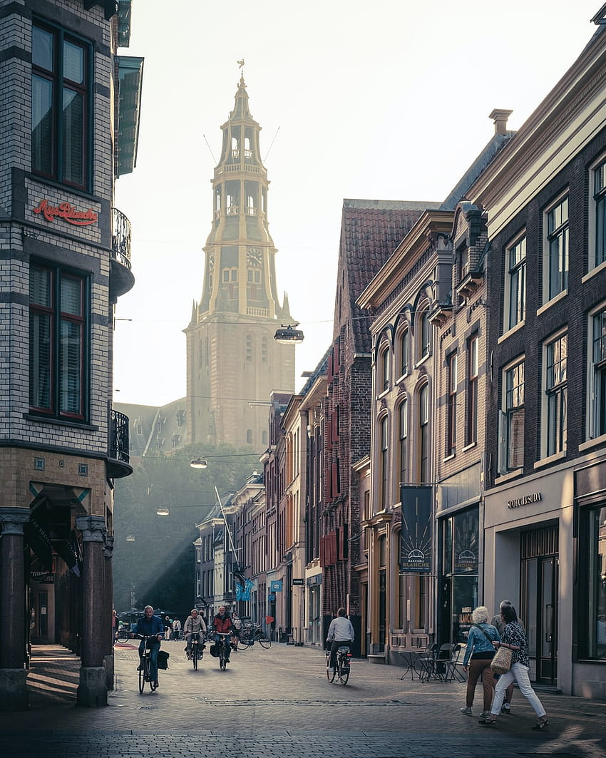 pessoas andando na rua entre prédios durante o dia – Holanda, groningen Papel de parede de celular HD