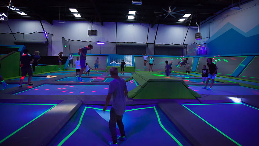 Mountain Air Trampoline Park, indoor trampoline places HD wallpaper