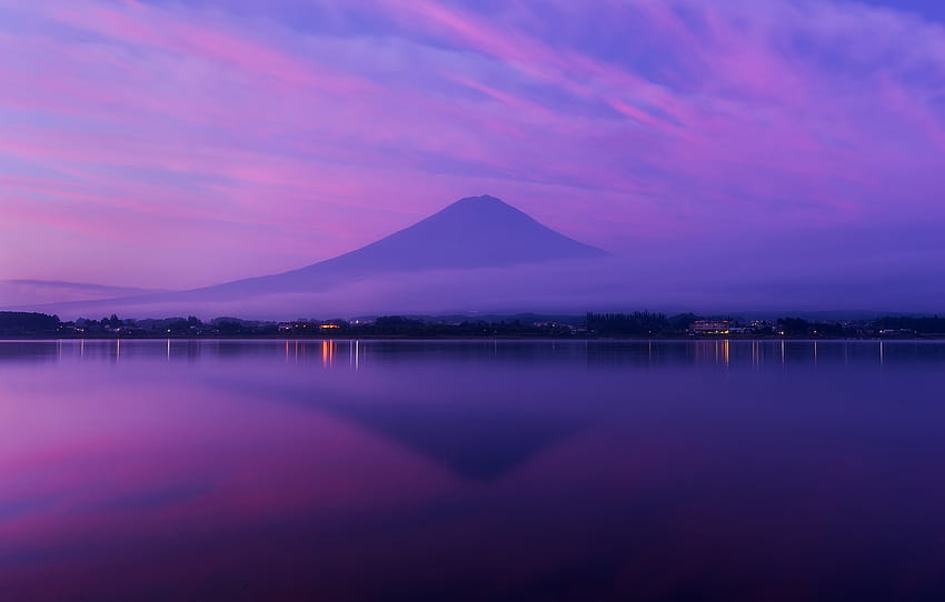 el cielo, las nubes, las luces, el reflejo, la lila, la orilla, el color, la montaña, la tarde, el volcán, Japón, el estanque, el asentamiento, Fuji, la isla de Honshu, la sección пейзажи, el monte fuji morado fondo de pantalla