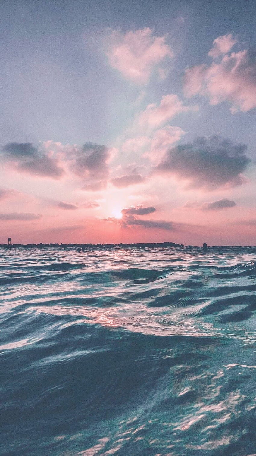 Hãy đắm mình vào vẻ đẹp tuyệt đỉnh của đại dương với những hình ảnh Tumblr Aesthetic đầy thần thái. Tận hưởng cảm giác thư giãn và yên bình như khi trôi trên nước mặt đại dương rộng lớn.
