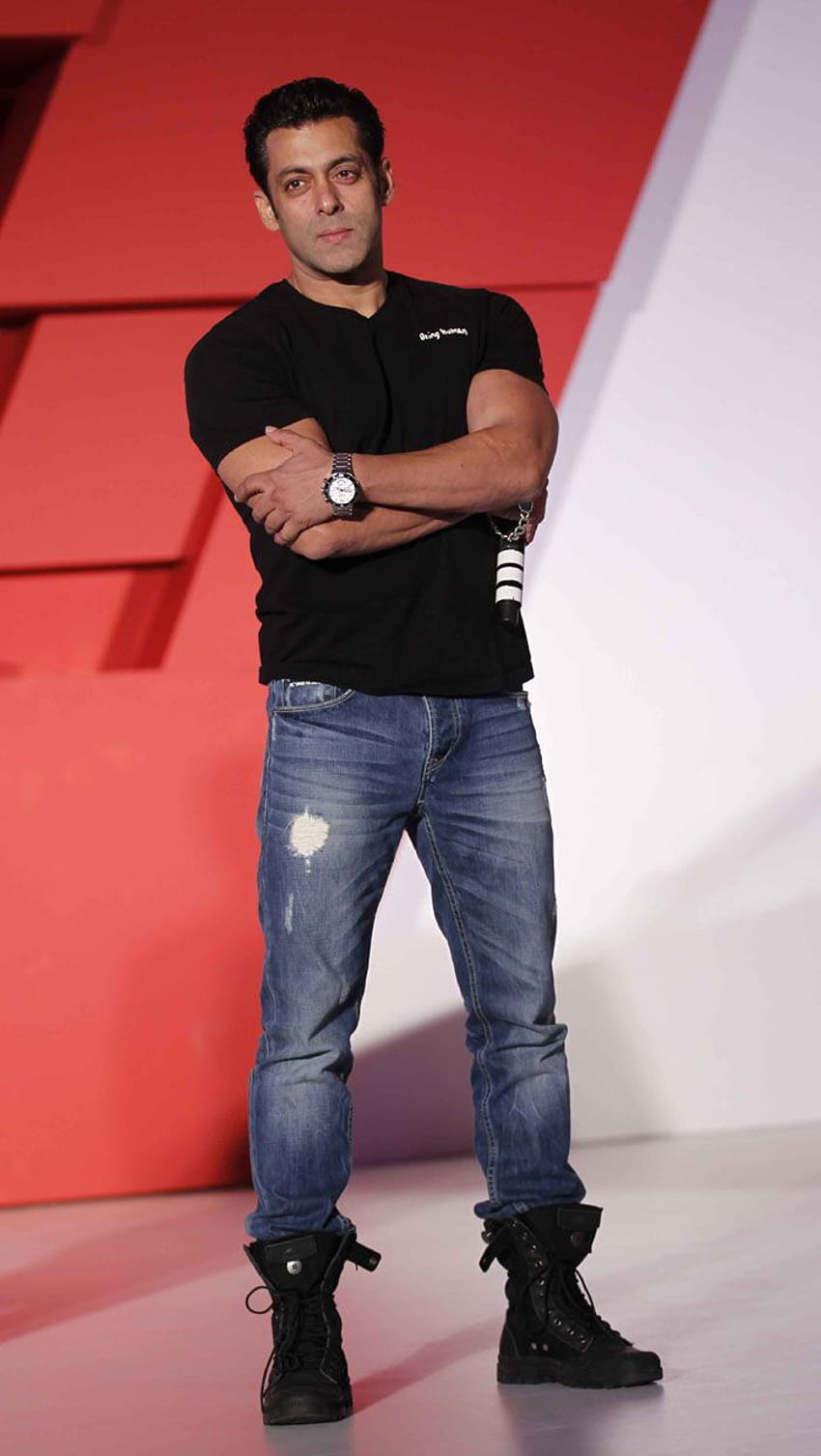 Salman Khan: Supergwiazda Salman Khan jest prawdziwym macho i jedną z największych supergwiazd w Bollywood. Nie… Tapeta na telefon HD