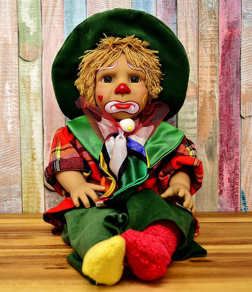 Jester Boy With Green Hat Doll, Clown, Cute, Sad, Children, sad child HD phone wallpaper