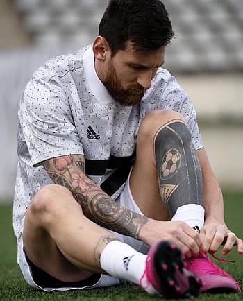 Cùng ngắm nhìn những hình nền HD vô cùng đẹp mắt về siêu sao bóng đá Argentina - Messi. Được thiết kế chuyên nghiệp và rực rỡ màu sắc, các bức ảnh sẽ khiến bạn cảm thấy phấn khích và hào hứng.