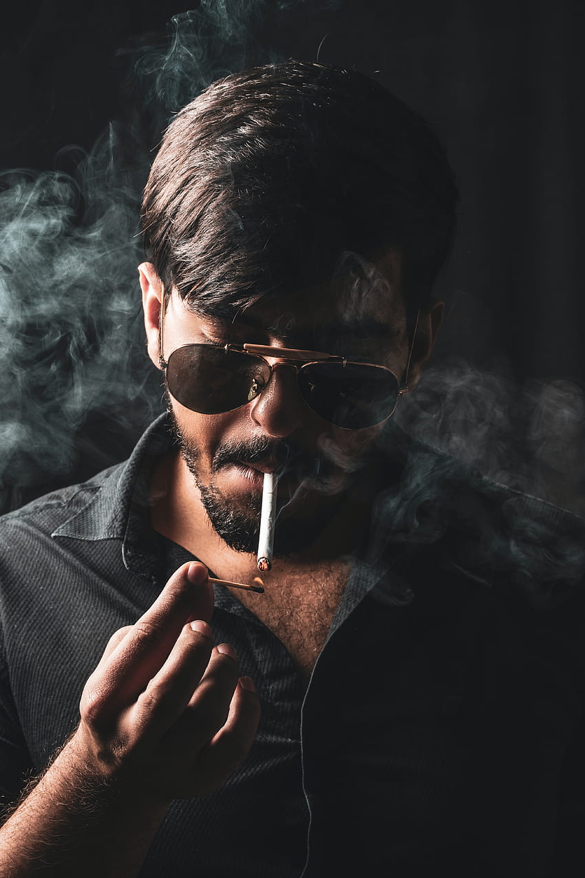 Sigara İçen Adamın Seçici Odak Noktası · Stok, sigara içen erkekler HD telefon duvar kağıdı