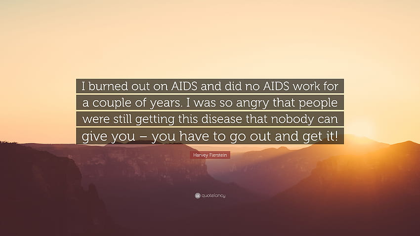 Citação de Harvey Fierstein: “Eu queimei com a AIDS e não trabalhei com AIDS por alguns anos. Eu estava com tanta raiva que as pessoas ainda estavam pegando essa doença...” papel de parede HD