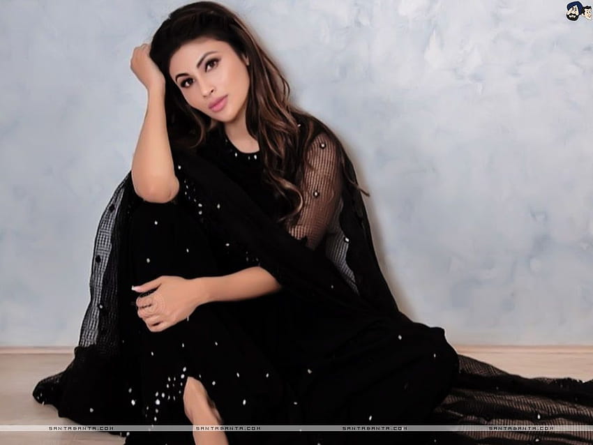 Mouni Roy, adorns the traditional look in black HD wallpaper