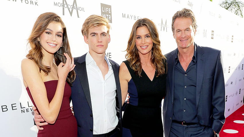 Cindy Crawford and Her Family Turned It Out For the Fashion L.A. Awards, presley gerber HD wallpaper