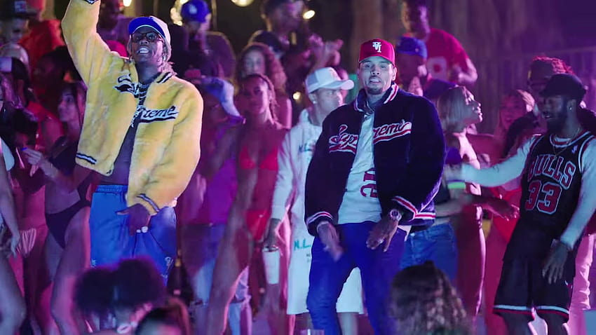 Kurtka Supreme ze sztucznego futra noszona przez Chrisa Browna w filmie „Go Crazy” Tapeta HD