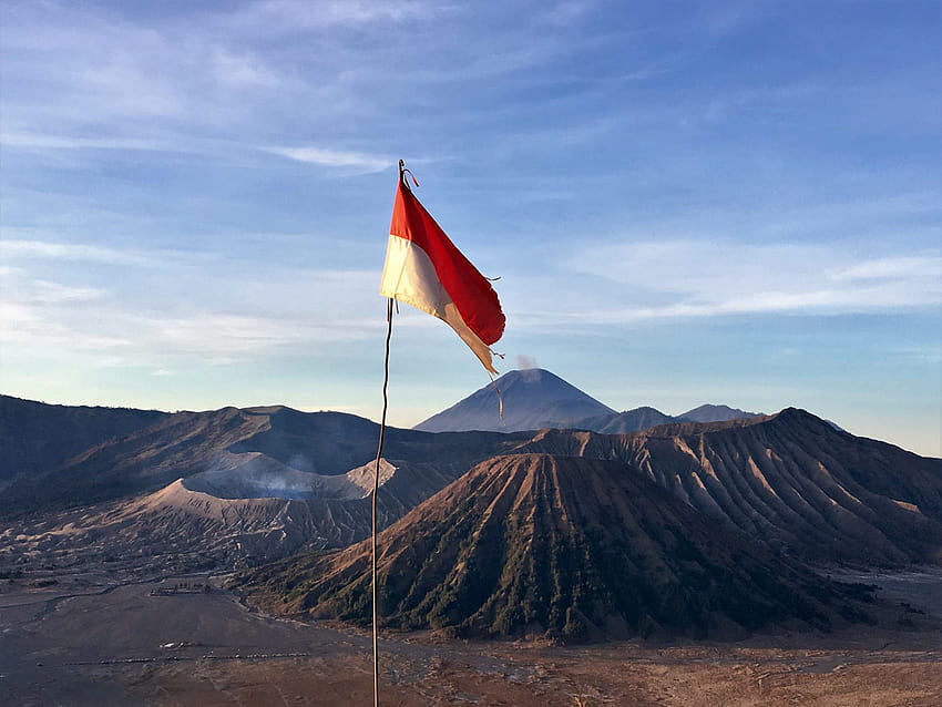 Drapeau S indonésien sur le mont Bromo, drapeau de l'Indonésie Fond d'écran HD