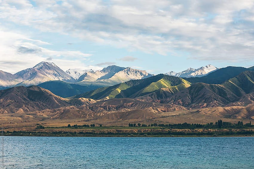 Issyk Kul Lake With Tien Shan Mountains In The Back, Kyrgyzstan HD wallpaper