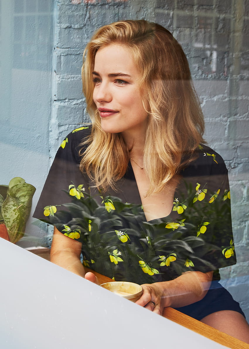 Willa Fitzgerald's Work Day Involves Morning Reading and Dancing Around 'Like a Lunatic' HD phone wallpaper