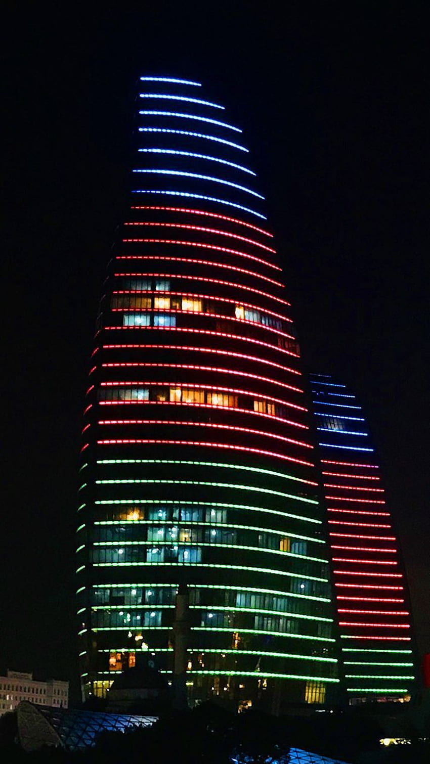 Azerbaycan bayrağı duvar kağıdı. Bandeira do Azerbaijão. Chama, cidade de Baku Papel de parede de celular HD