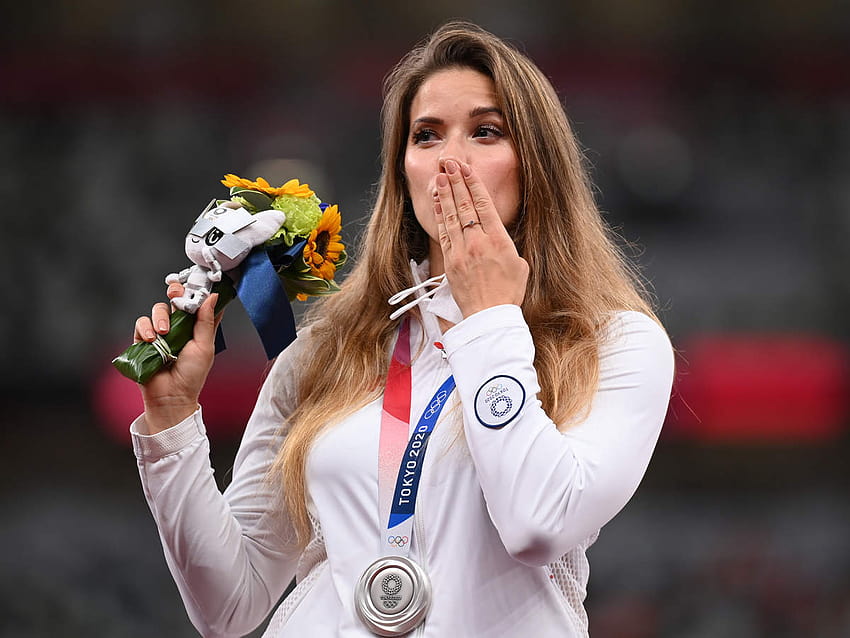 Maria Andrejczyk, die in Tokio Silber gewann, versteigert eine Medaille, um das Leben eines Kindes zu retten. Folgendes geschah als nächstes ... HD-Hintergrundbild