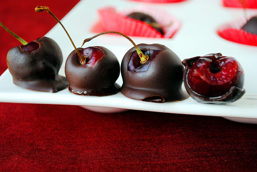January 3 is National Chocolate Covered Cherry Day, national food day HD wallpaper