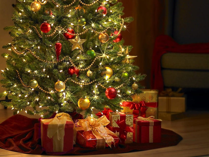 ต้นคริสต์มาสและของขวัญ: ความละเอียดสูง ความละเอียดสูง ต้นคริสต์มาสที่สวยงาม วอลล์เปเปอร์ HD