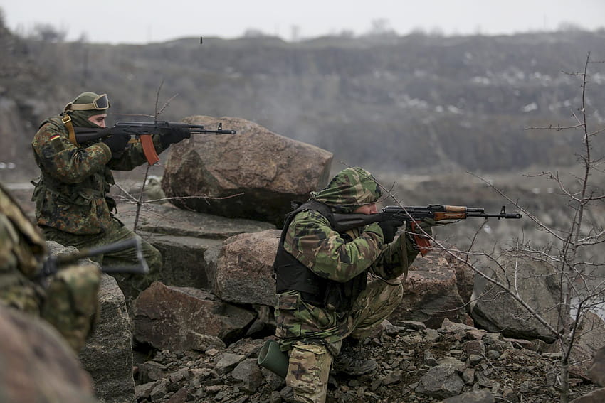 Ukraine urges 'tough sanctions' after Putin orders troops into rebel regions, ukraine war HD wallpaper