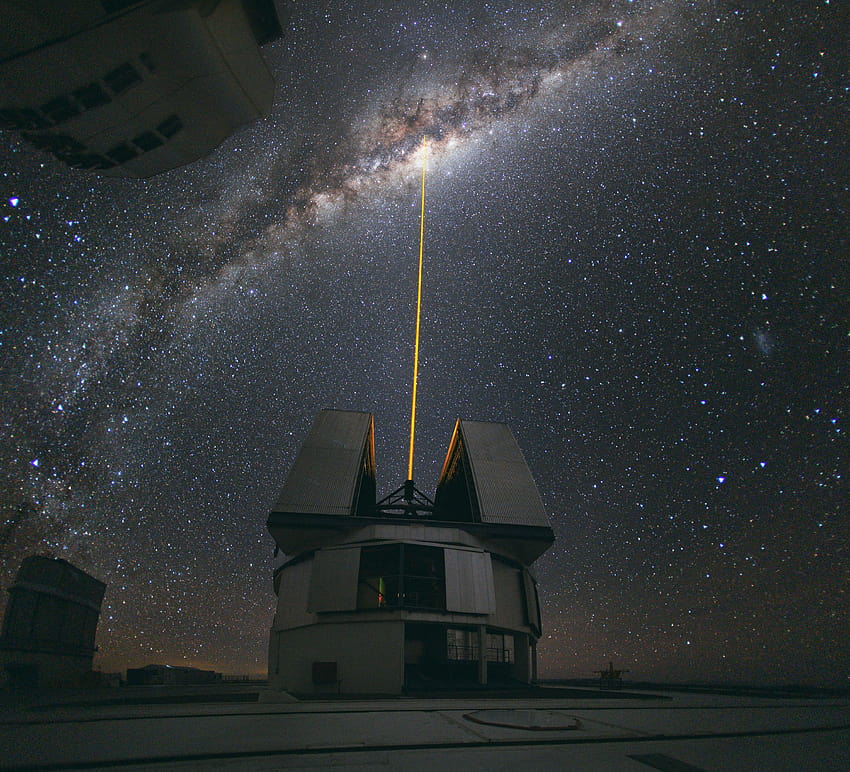 A laser beam towards the Milky Way's centre* HD wallpaper