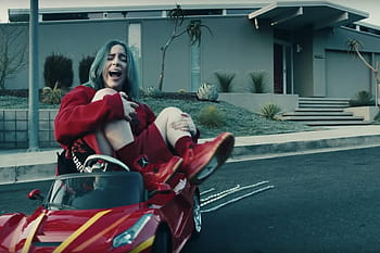 Billie Eilish Revealed Why She Wears Baggy Clothes