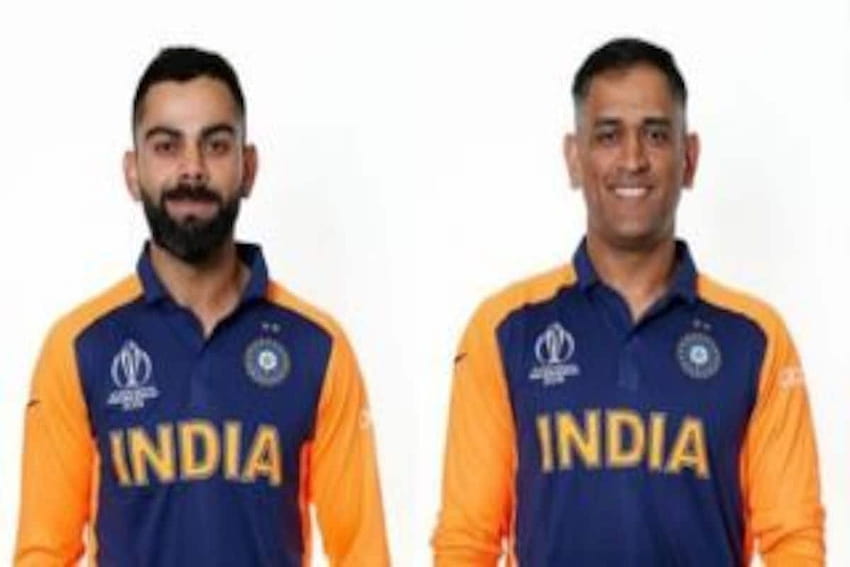 : Вират Коли, МС Дони и индийският отбор с новия екип на Индия за гостуване, Вират Коли и МС Дони HD тапет
