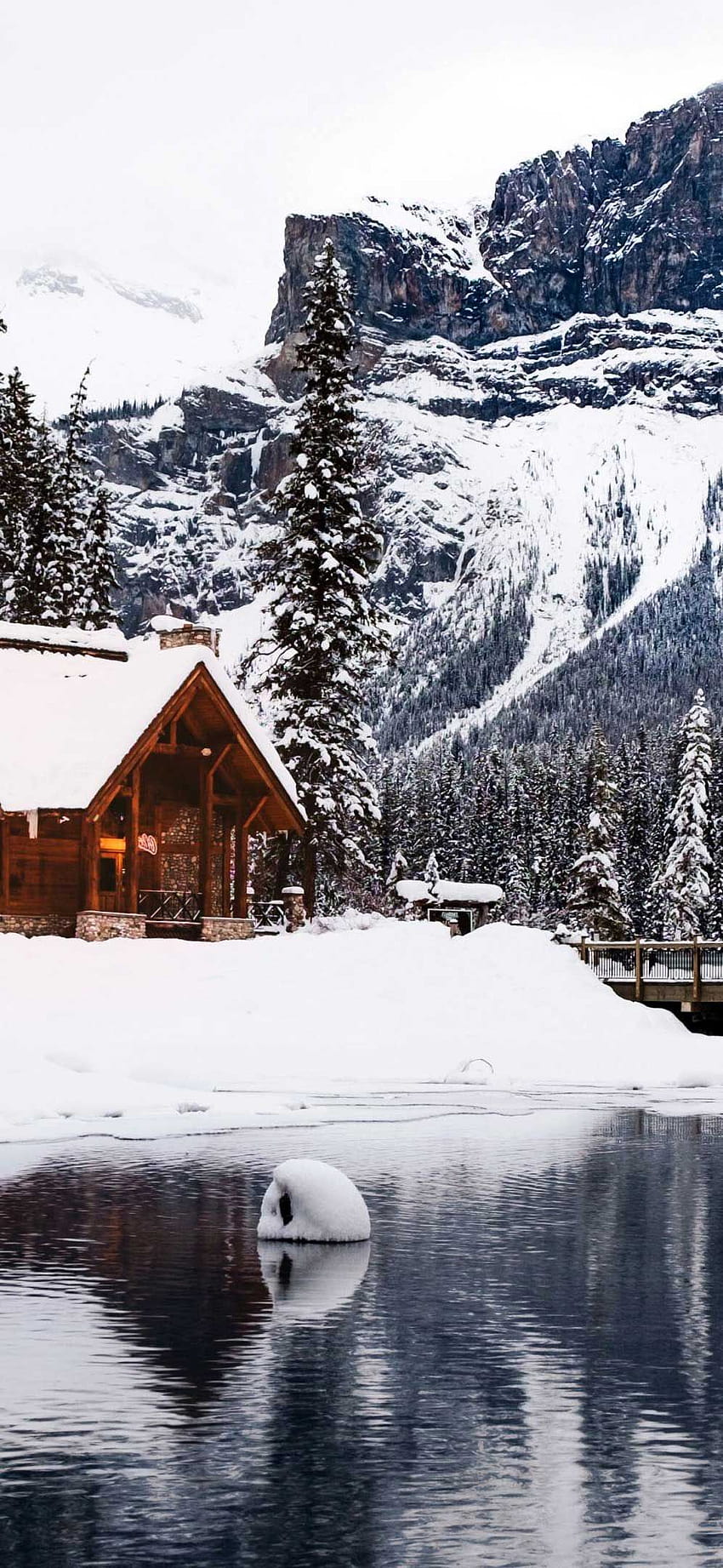 Iphone Pro Rustic cottage lake mountain winter snow, lake house winter HD phone wallpaper